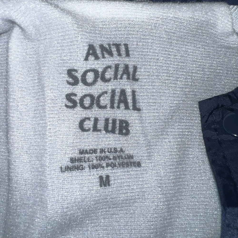 Windbreaker - Picture 3 of 3